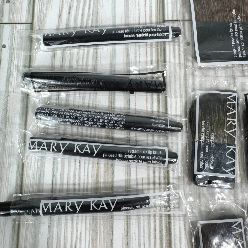 Mary Kay Makeup Brush Lot 25pc Retractable Lip Compact Powder and Cheek Brushes